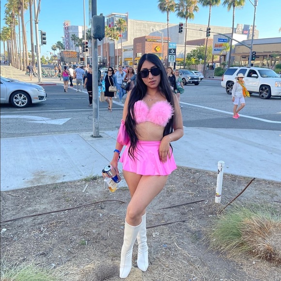 Festival pink fur faux fluffy bra - Picture 4 of 5